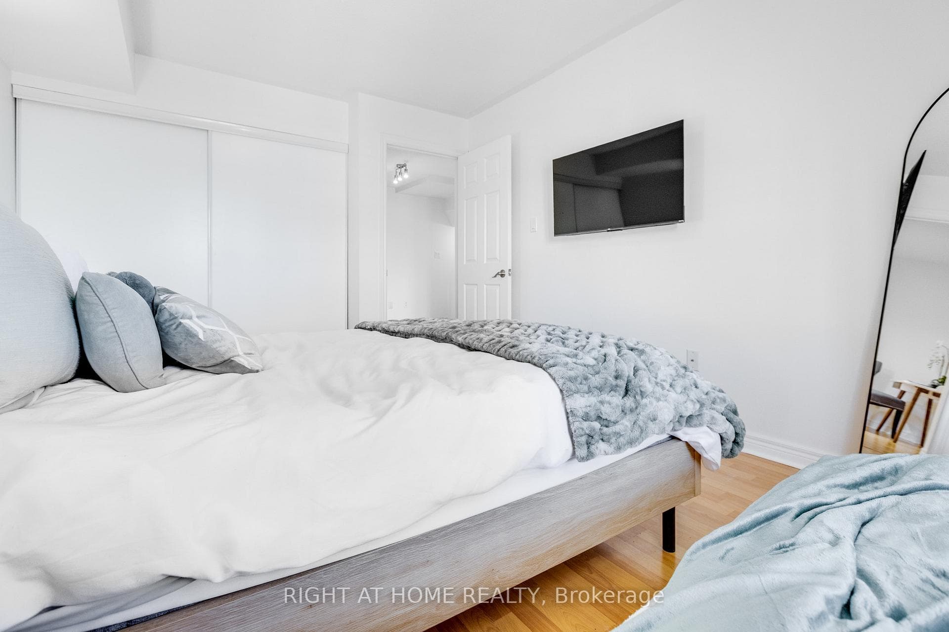 312 John Street Unit 331 photo 26