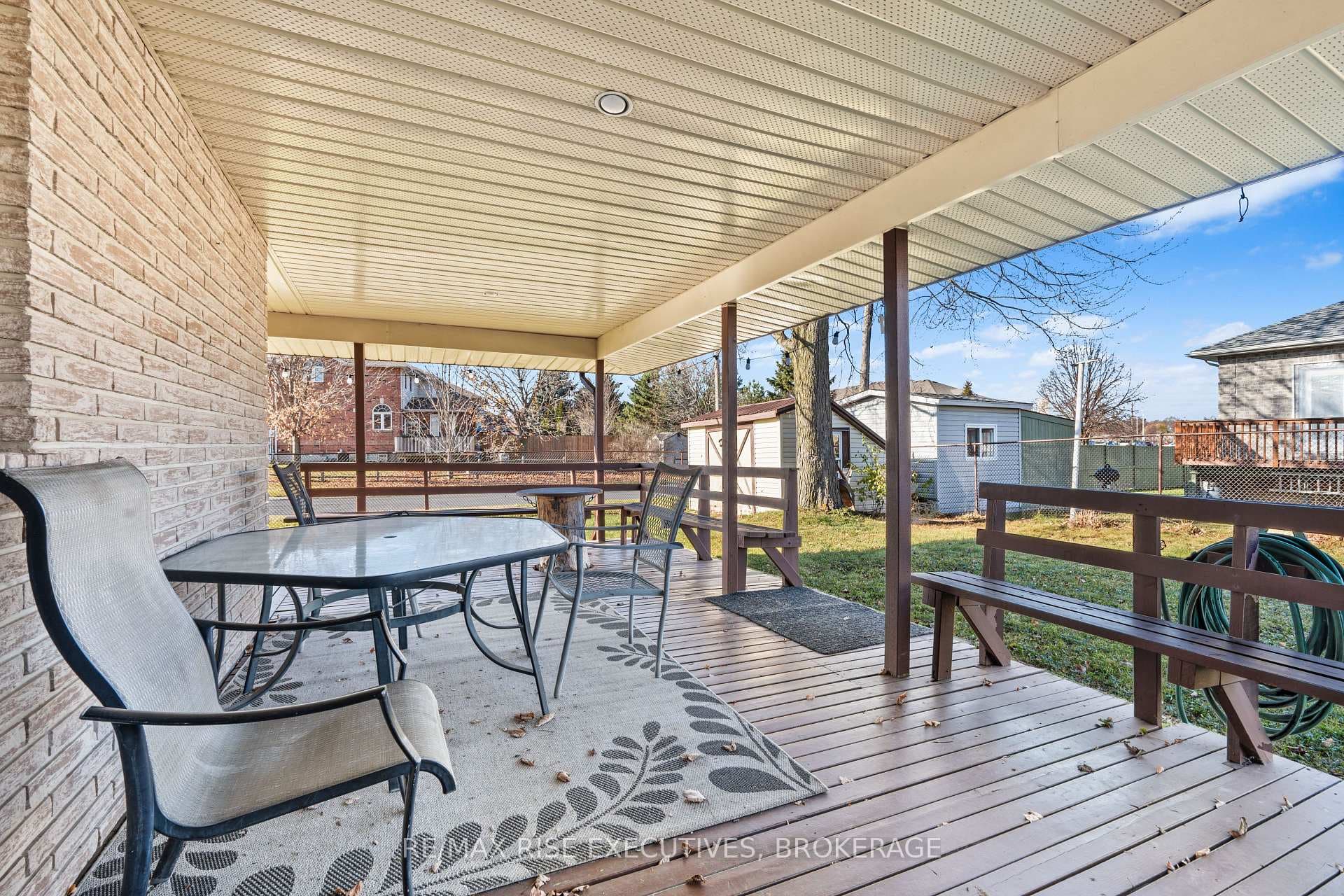 530 Canterbury Crescent photo 39