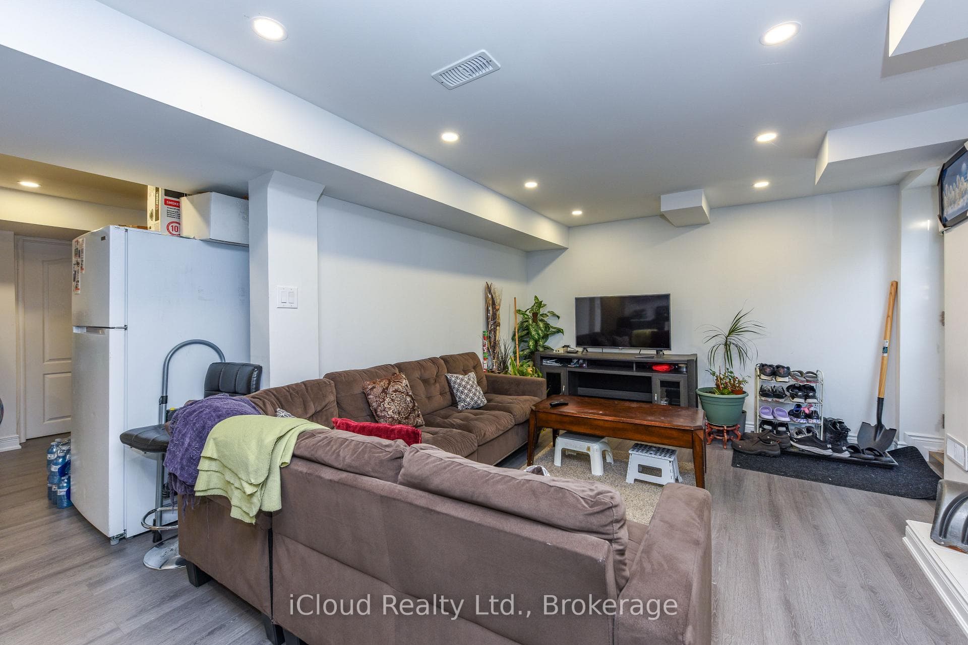 8 St Mark Place photo 39