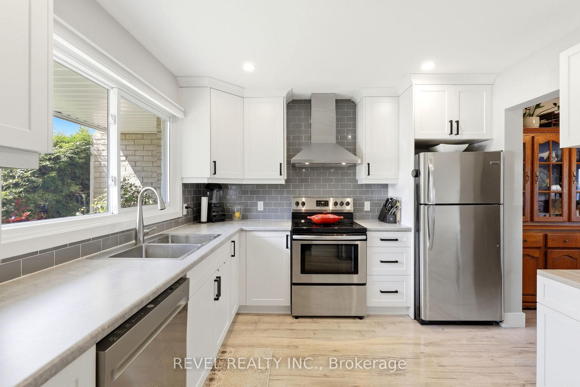 669 Osgoode Drive Unit 2 photo 8