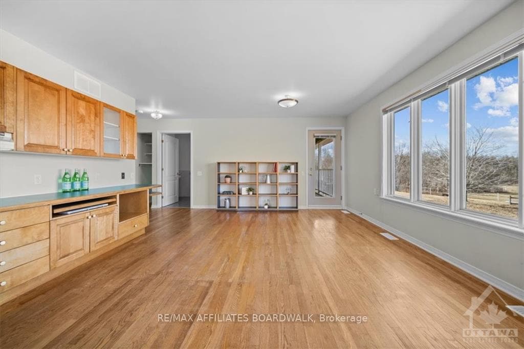 8027 PARKWAY Road photo 17