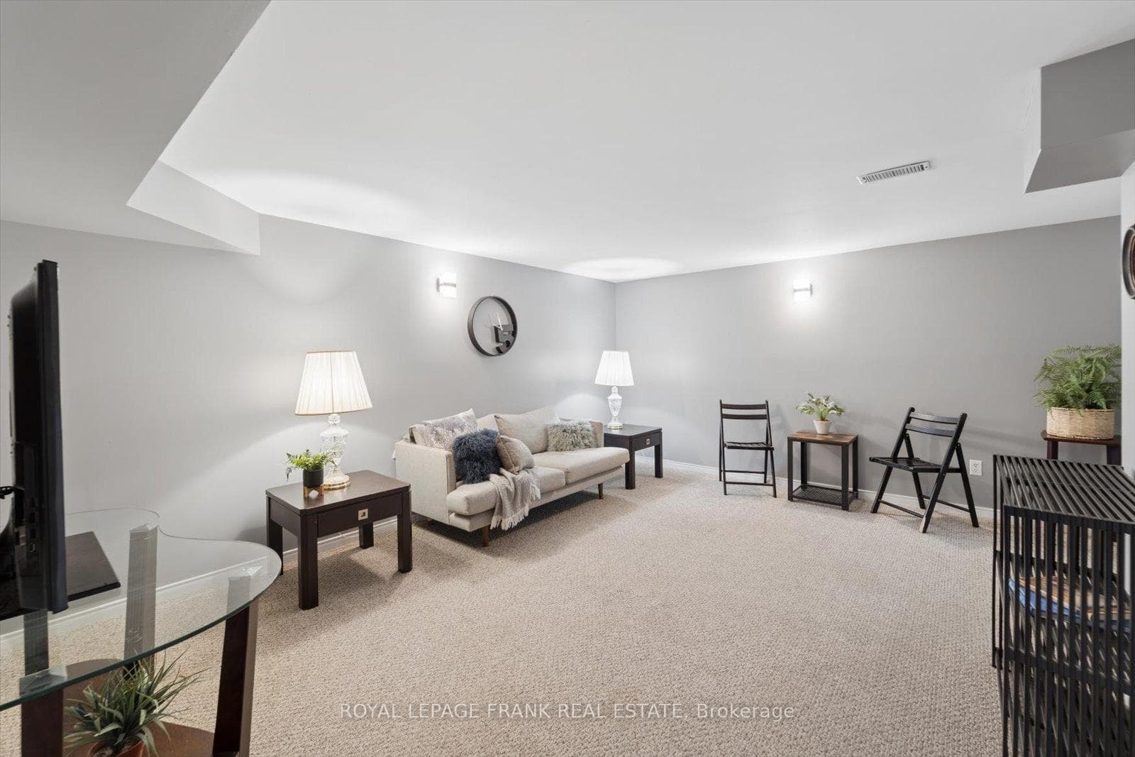 10 Olympia Court photo 31