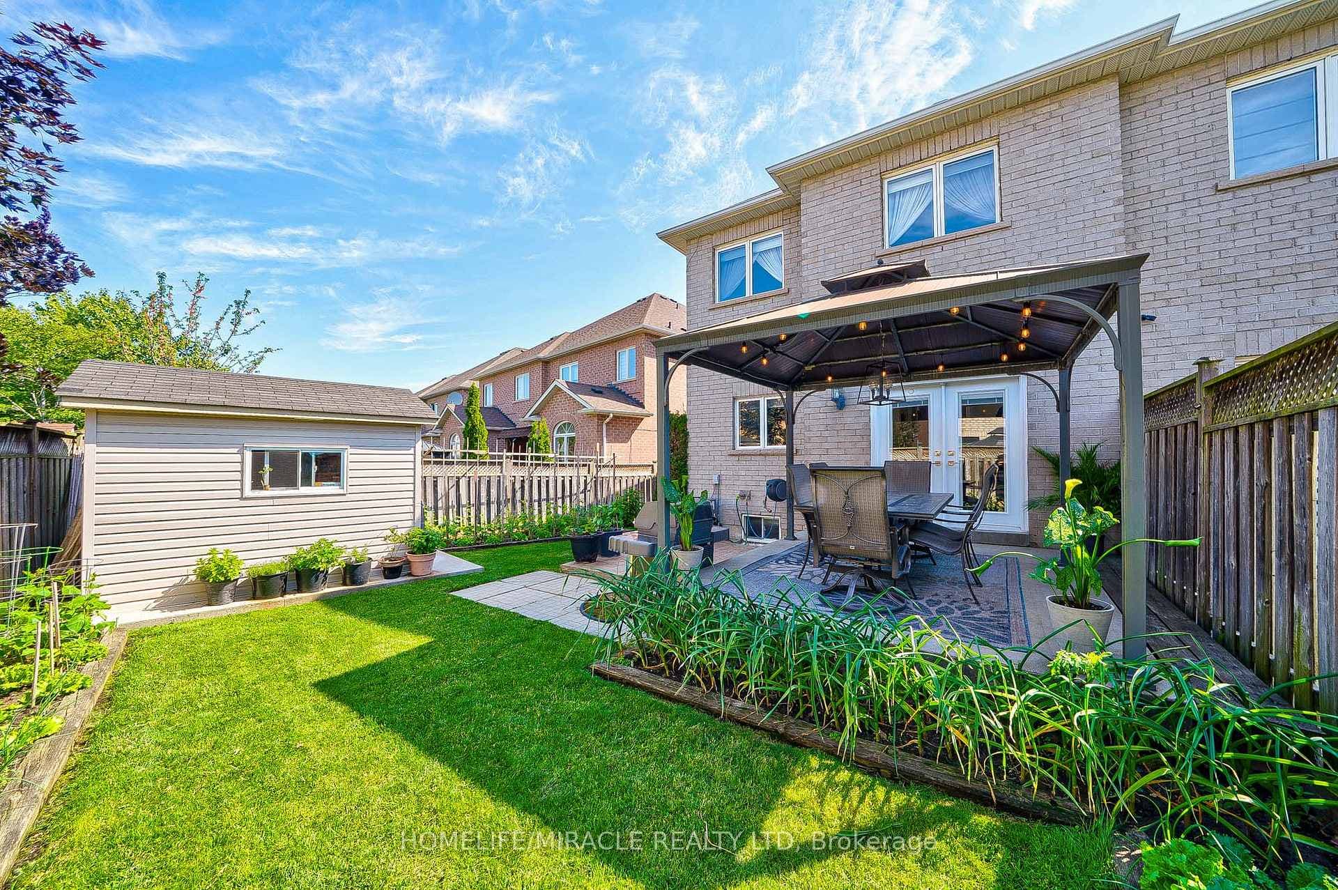 71 Martina Crescent photo 40