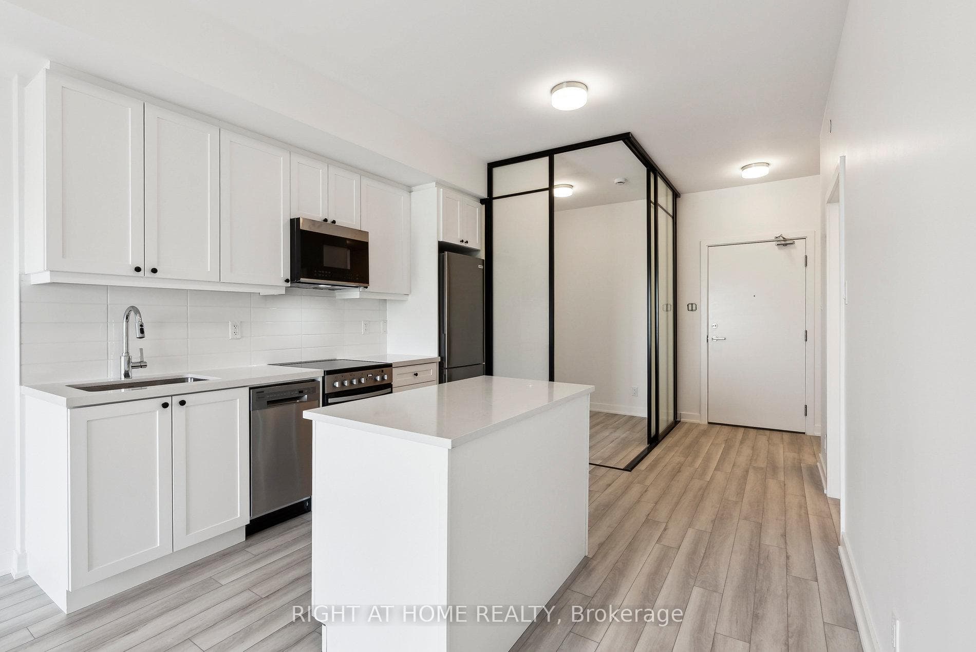 55 Clarington Boulevard Unit 1007 photo 4