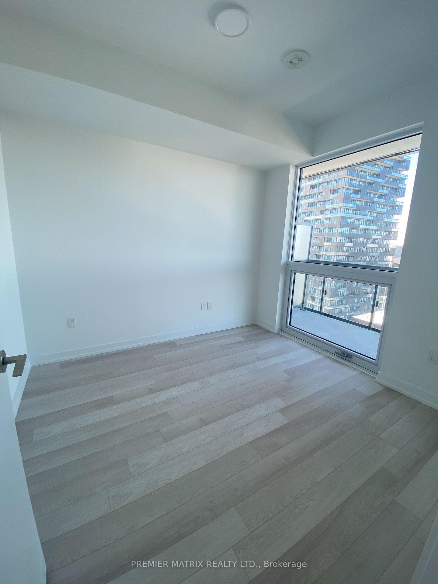 39 Roehampton Street Unit 3807 photo 6