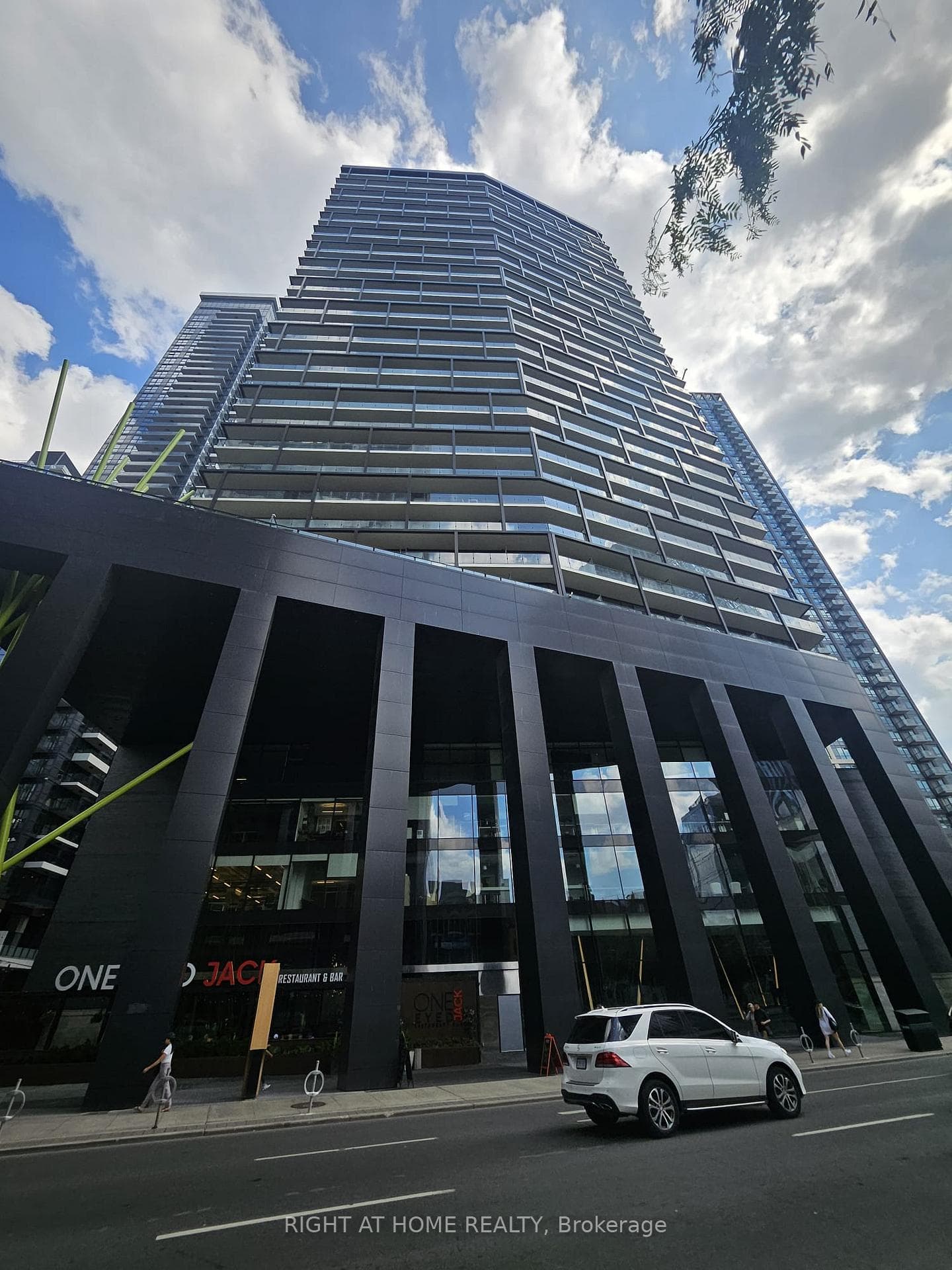 125 Peter Street Unit 3505 photo 1