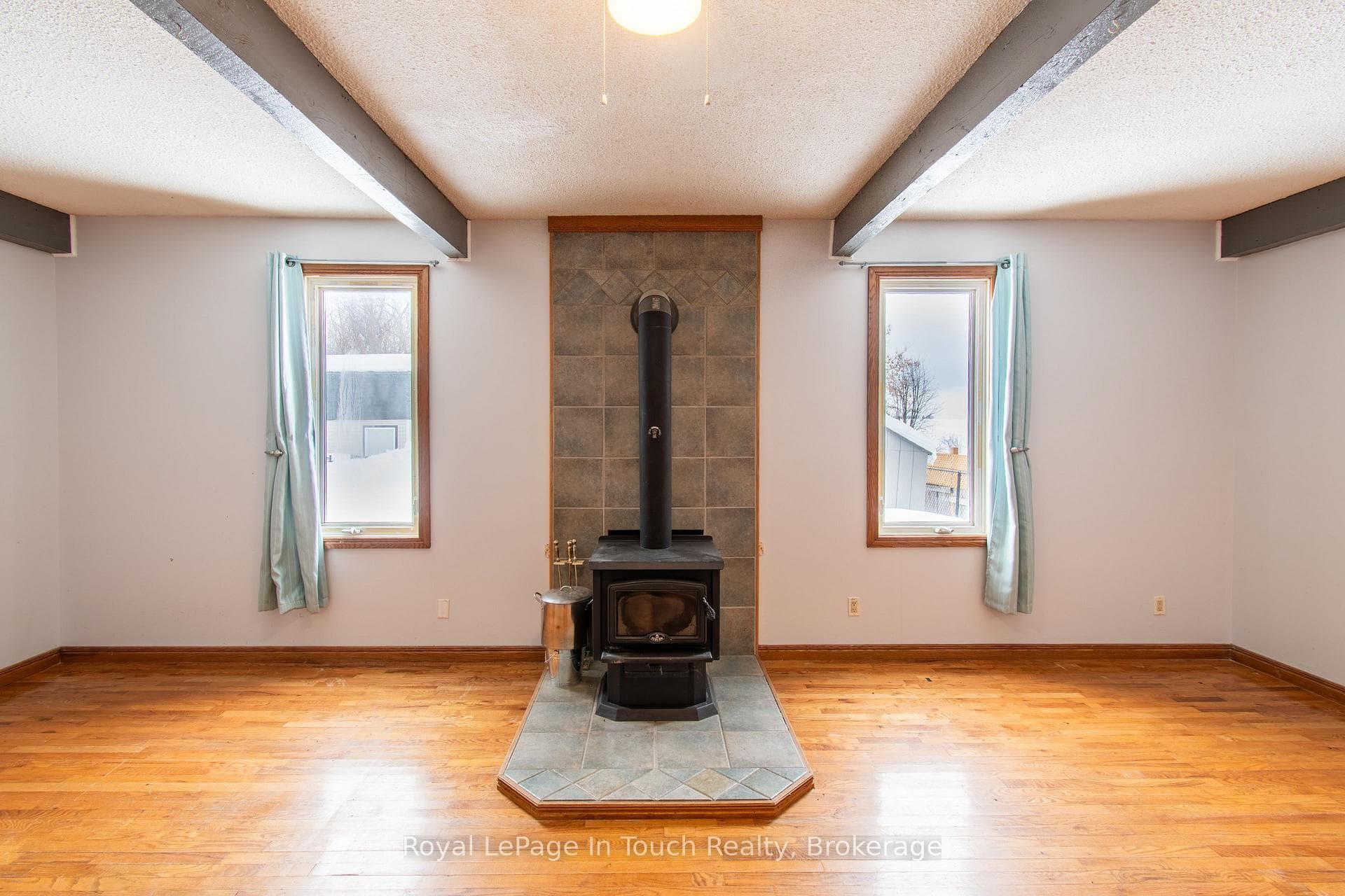 326 Lafontaine Road photo 9