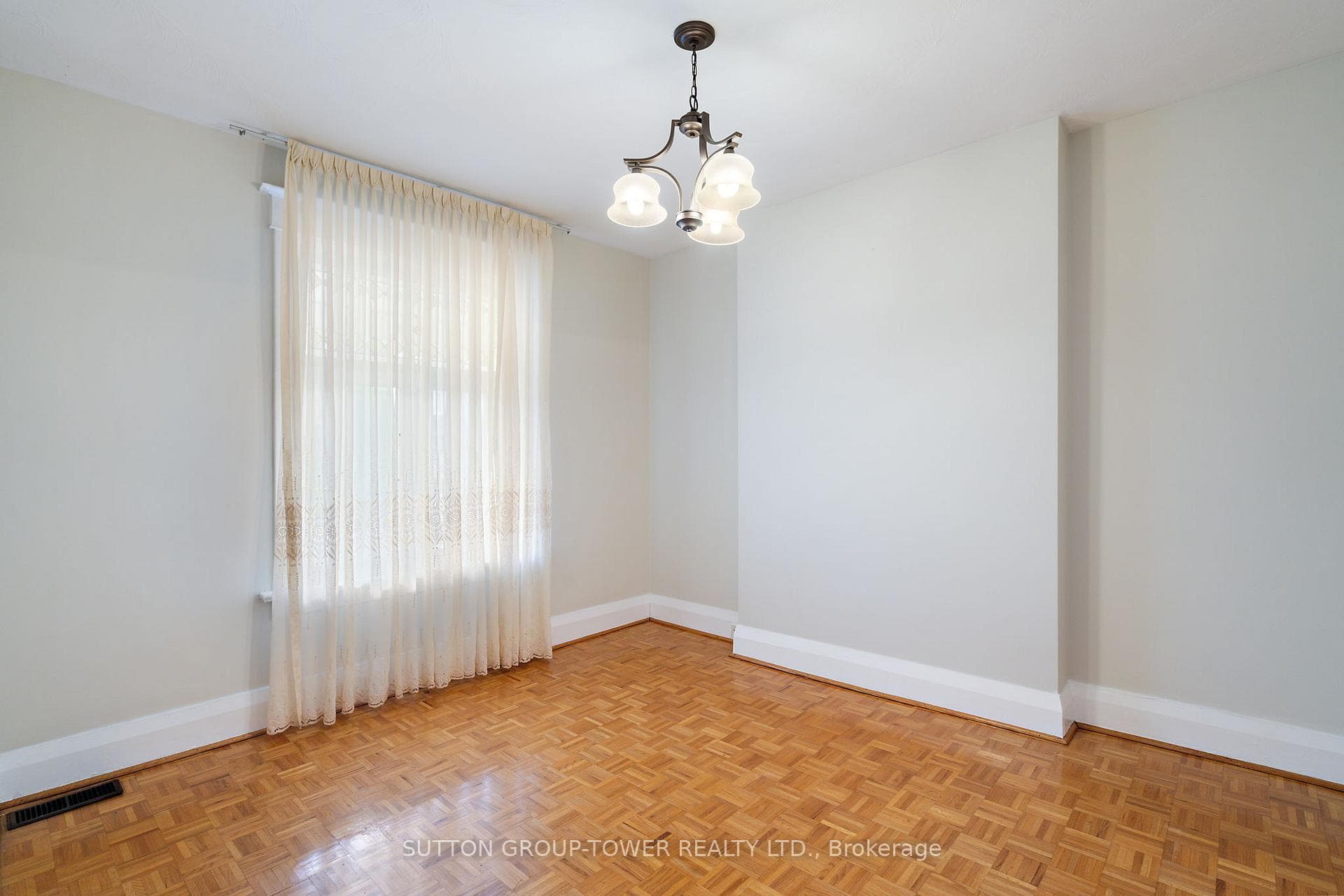 20 Strathmore Boulevard photo 6