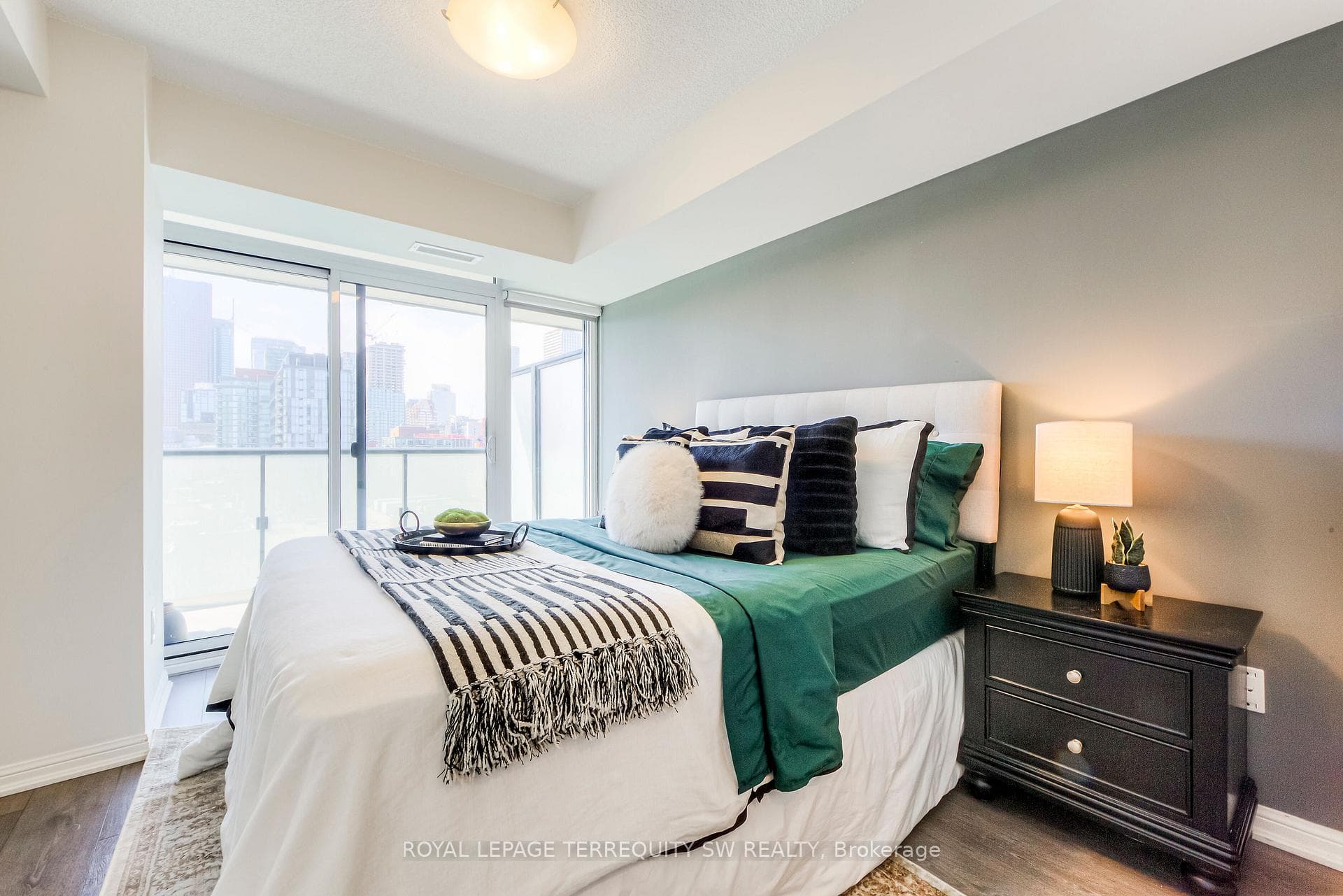 400 Adelaide Street Unit 2008 photo 16