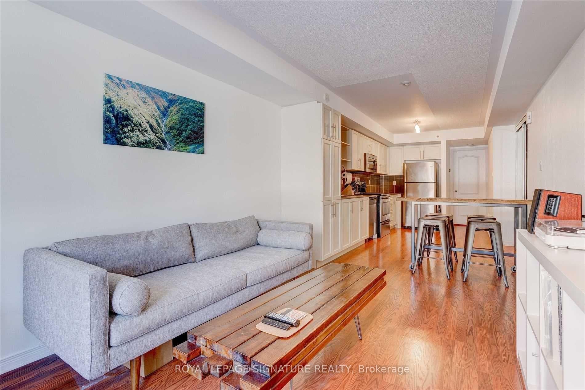 817 Dundas Street Unit 5 photo 5
