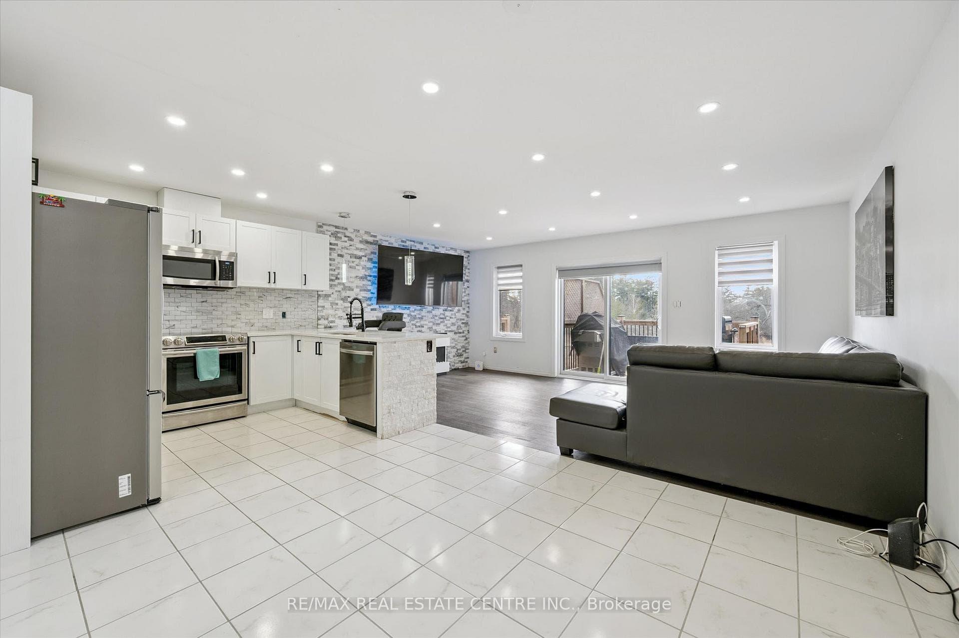 135 Hardcastle Drive Unit 26 photo 14