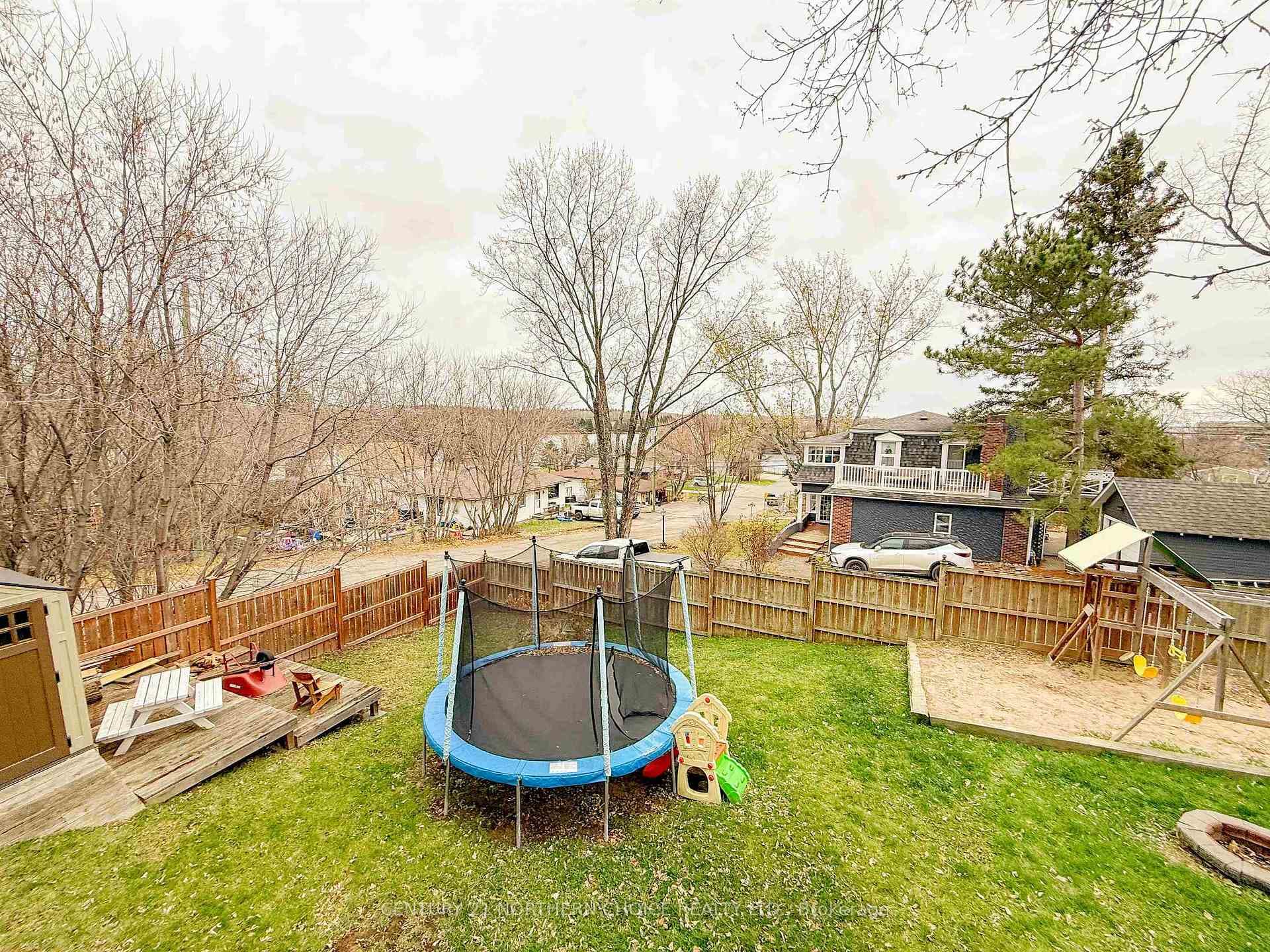 403 May Avenue photo 5