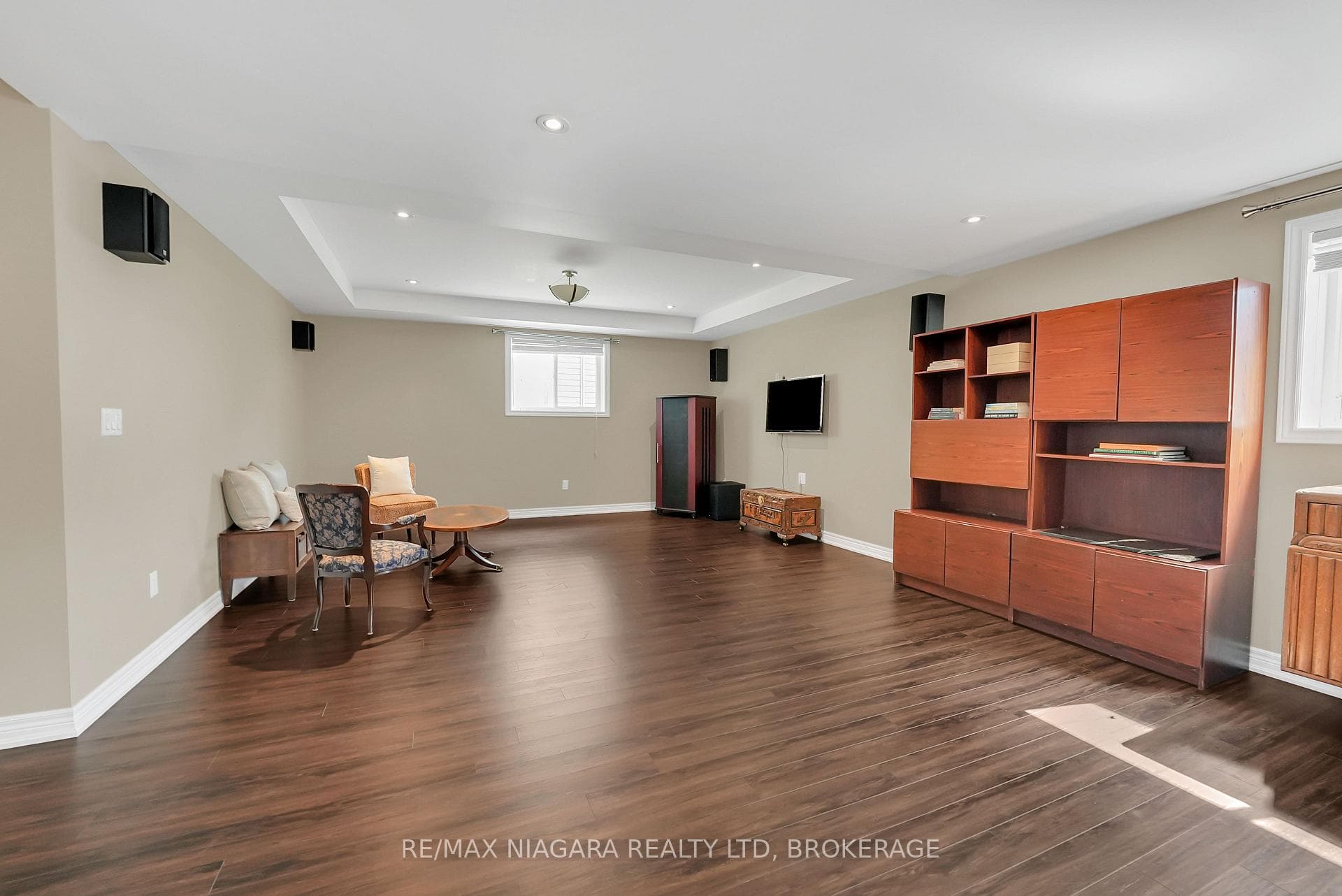 8738 Upper Canada Drive photo 24