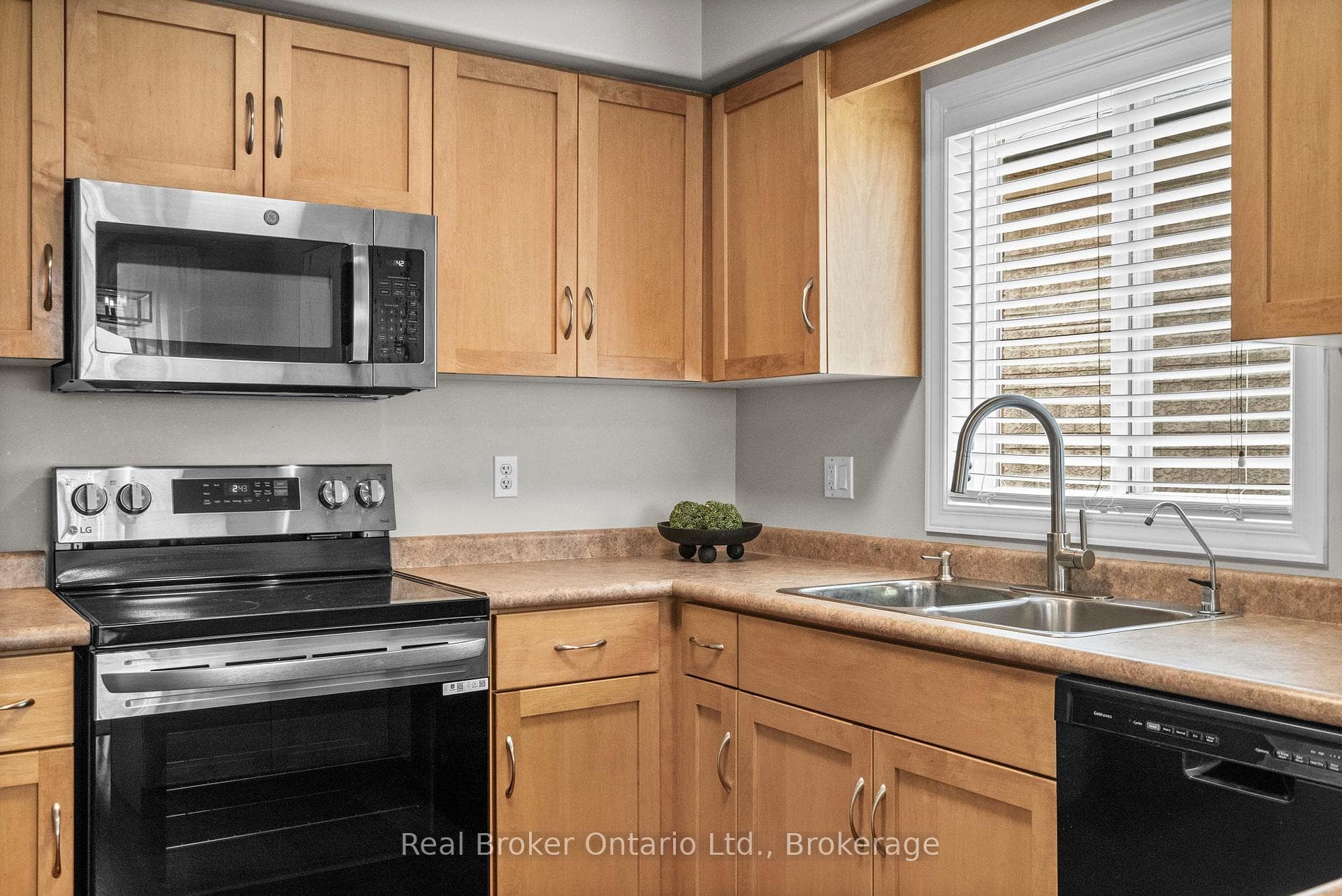 4 Beardmore Crescent photo 12