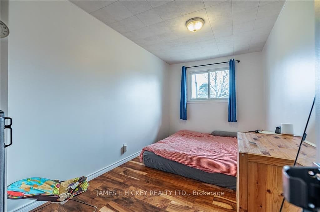 13 LAURENTIAN Street photo 16