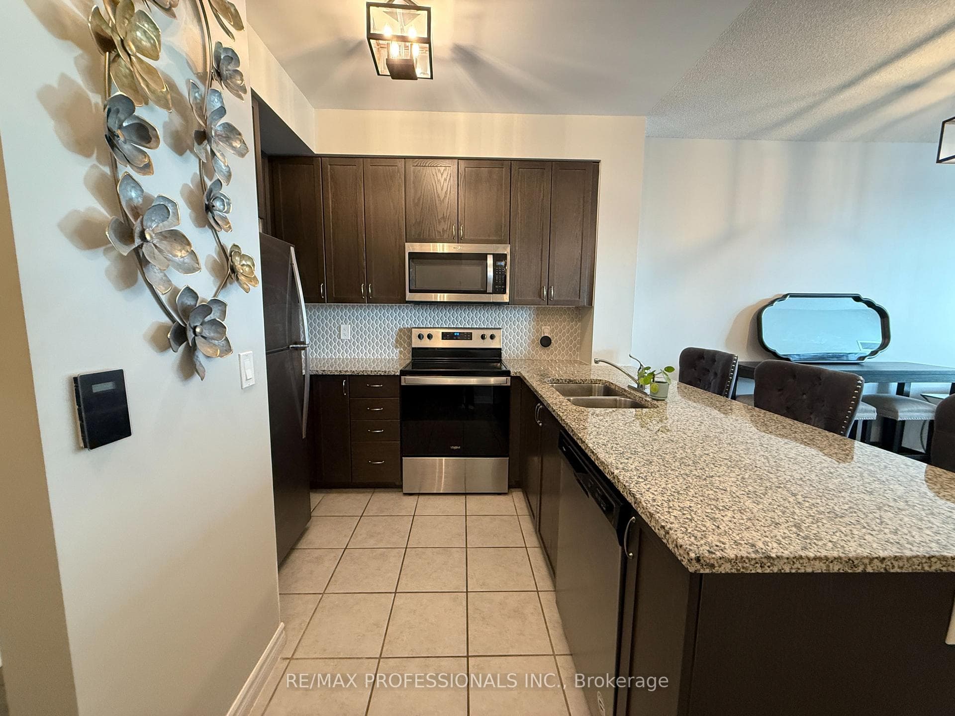 349 Rathburn Road Unit 909 photo 5