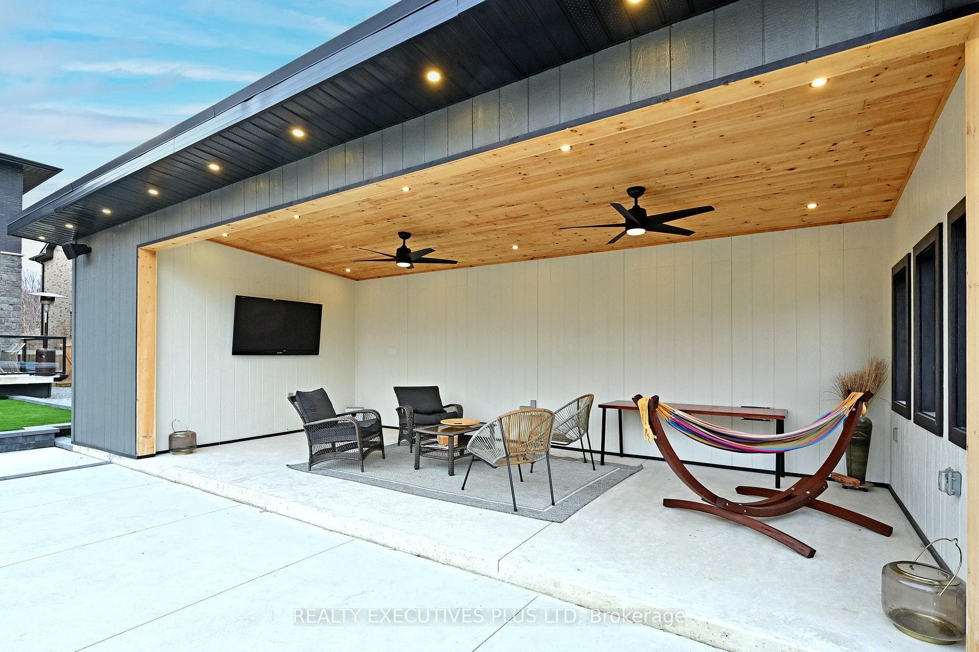Finished Cabana w/ Pwr + Water