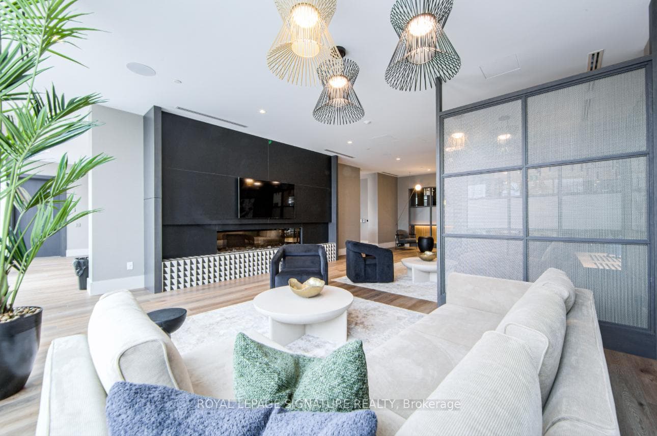 2545 Simcoe Street Unit 202 photo 10