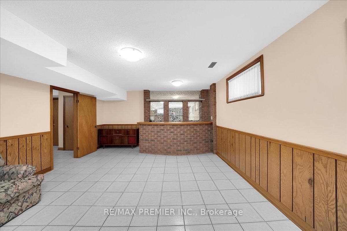 100 Hallsport Crescent photo 39