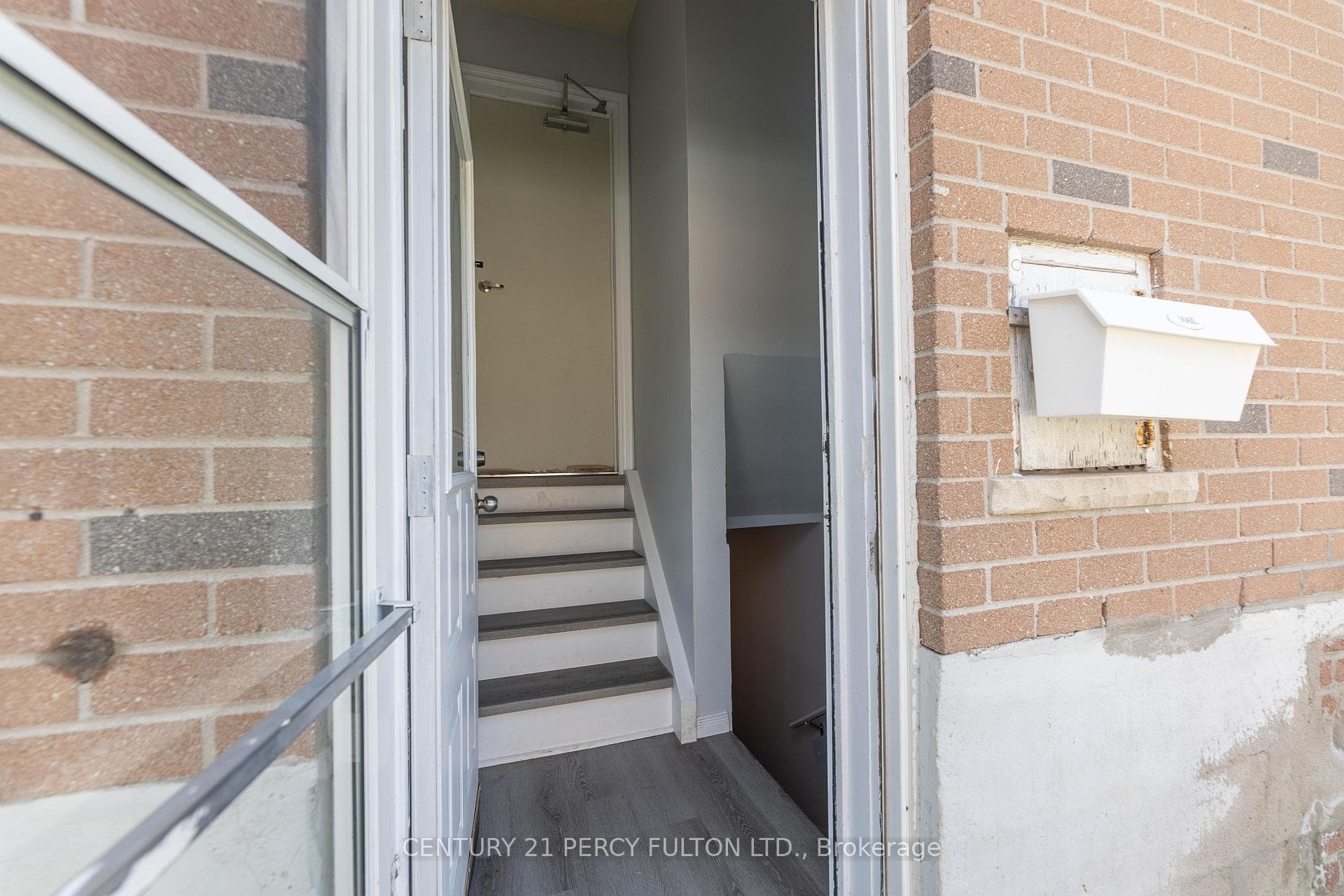 647 Perry Crescent Unit Bsmt photo 4