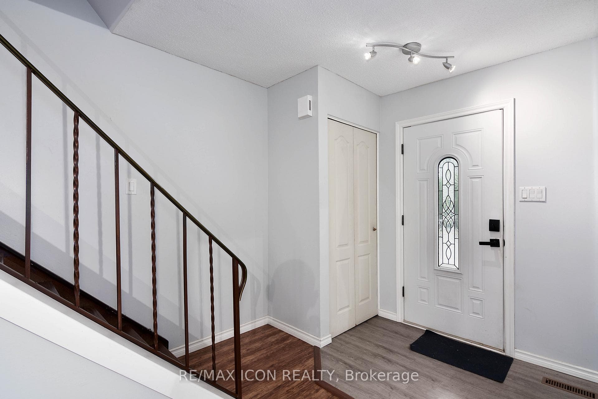 1470 ALDERSBROOK Road photo 5