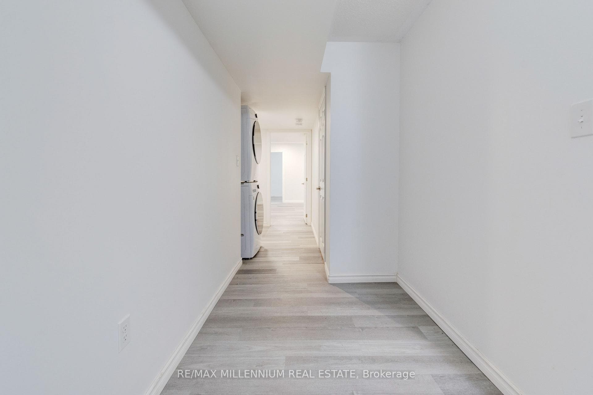481 Bessborough Drive photo 9