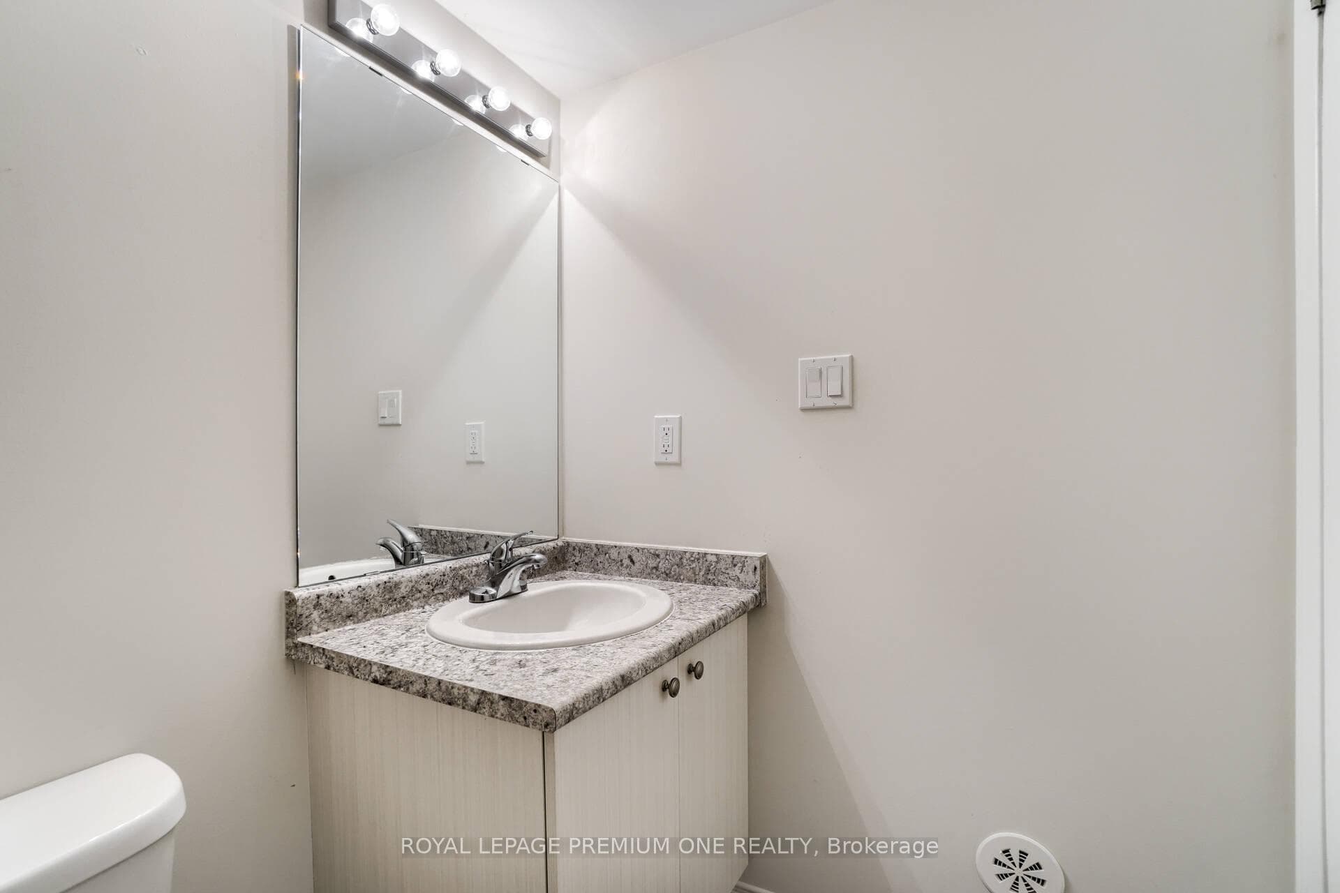 3 Applewood Lane Unit 211 photo 25