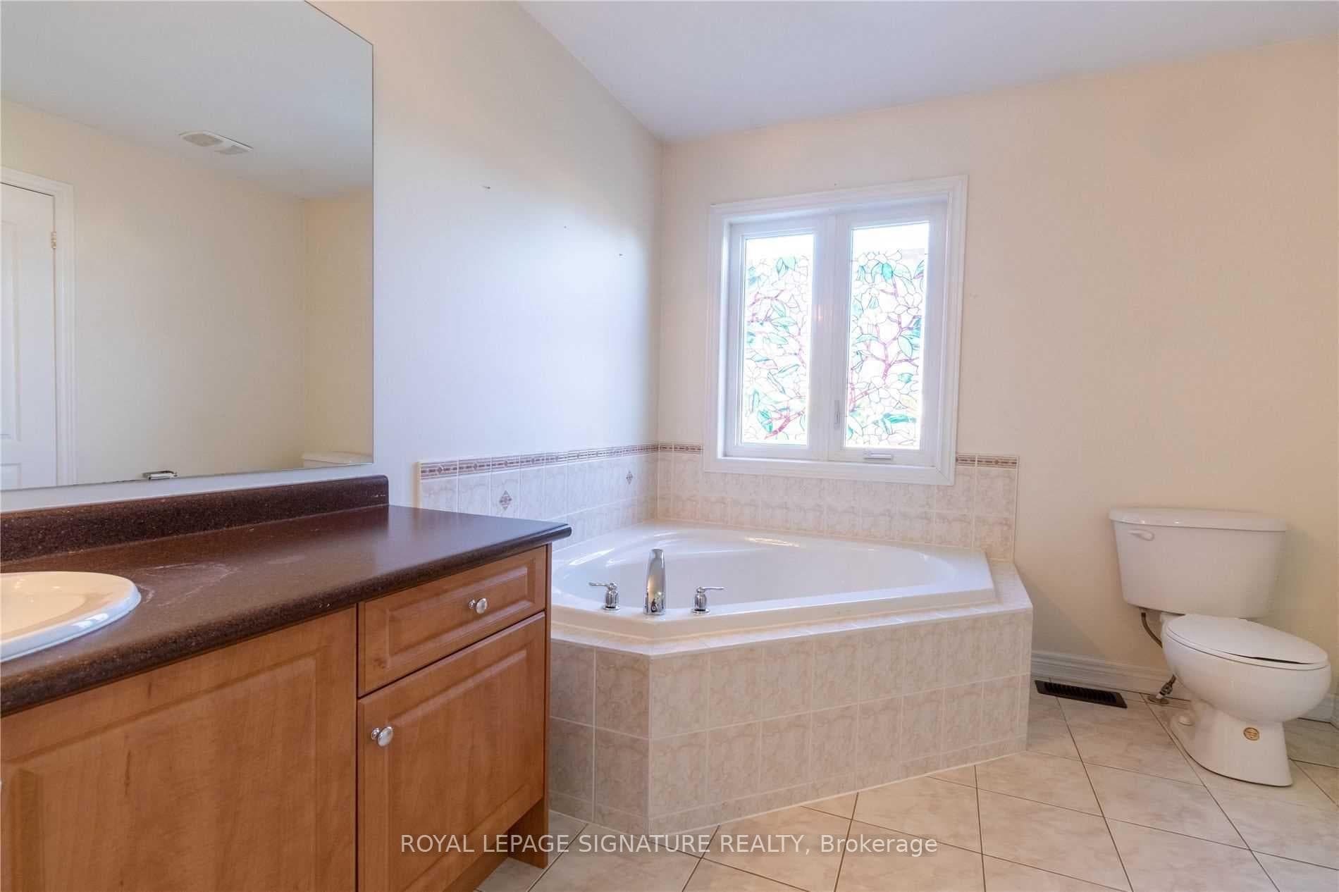 128 Holmes Crescent photo 19
