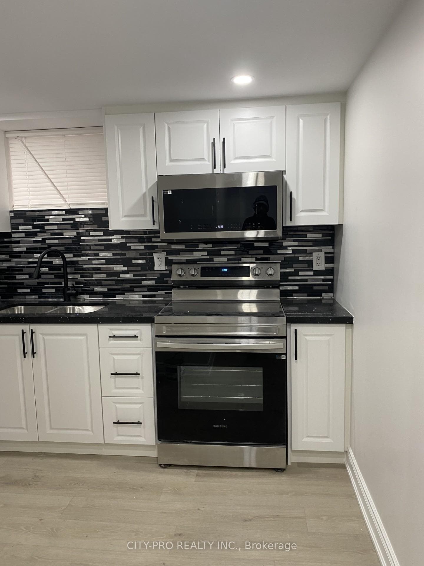 2406 Cashmere (Basement) Avenue photo 8