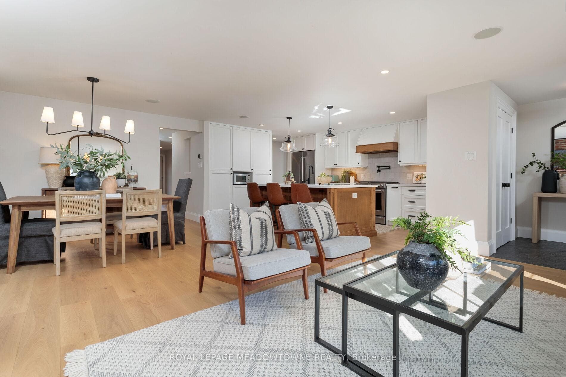 15 Irwin Crescent photo 6