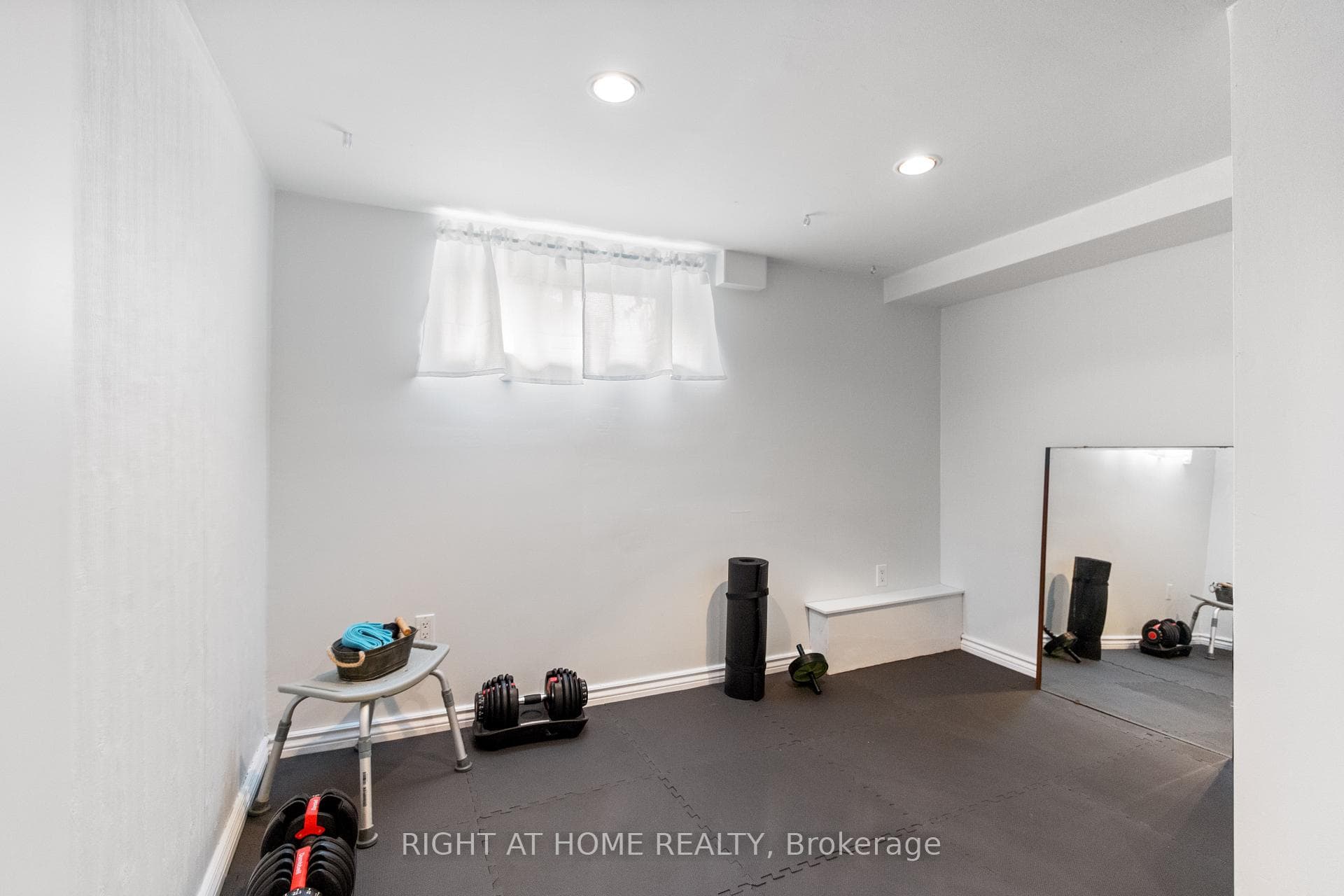147 Harvie Avenue photo 15
