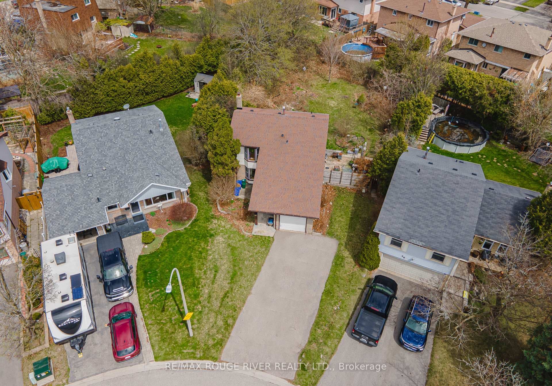 46 Pilkington Crescent photo 3