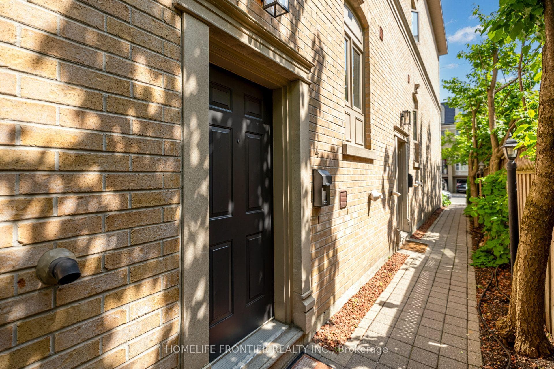 22 Balmoral Avenue Unit 4 photo 4