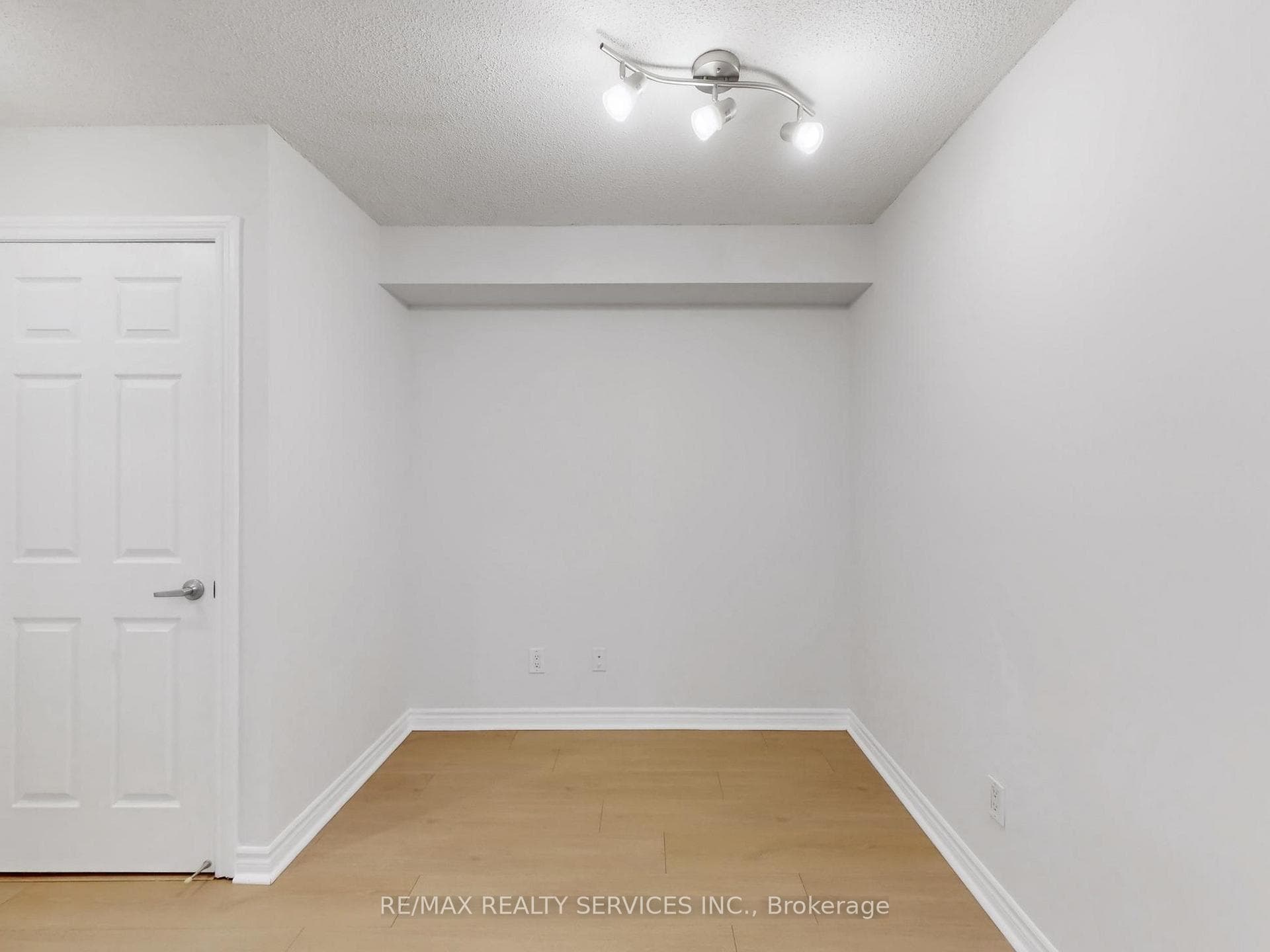 3880 Duke Of York Boulevard Unit 504 photo 21