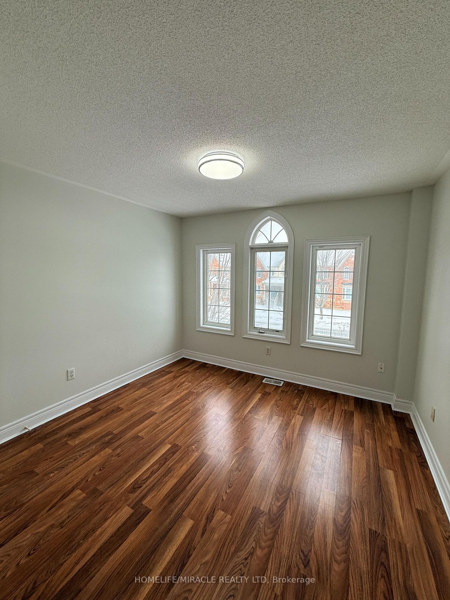 2 Howlett Crescent photo 18
