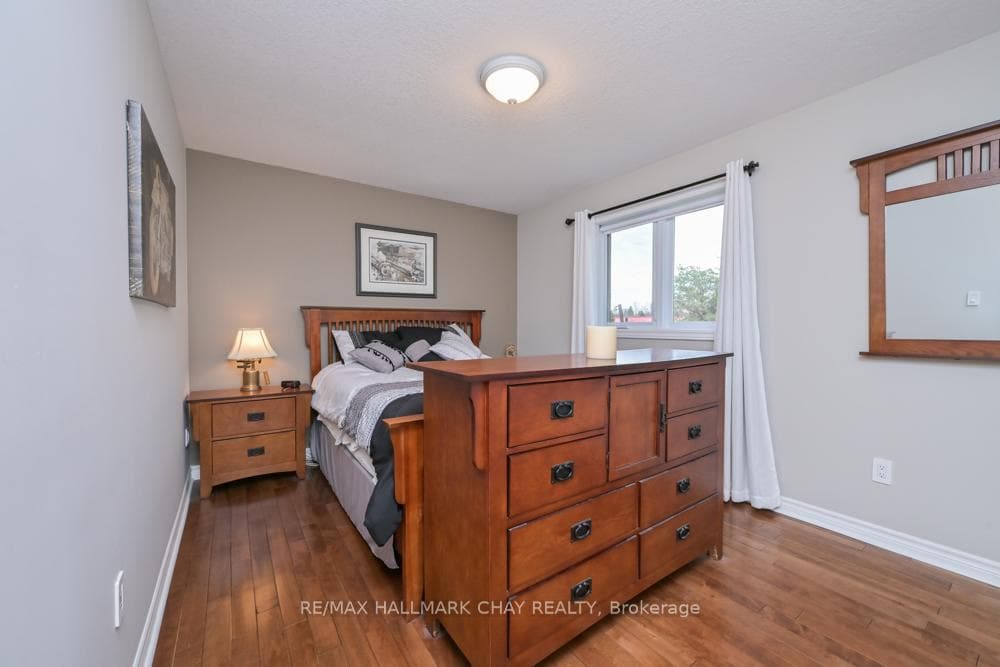 36 Moore Avenue photo 13