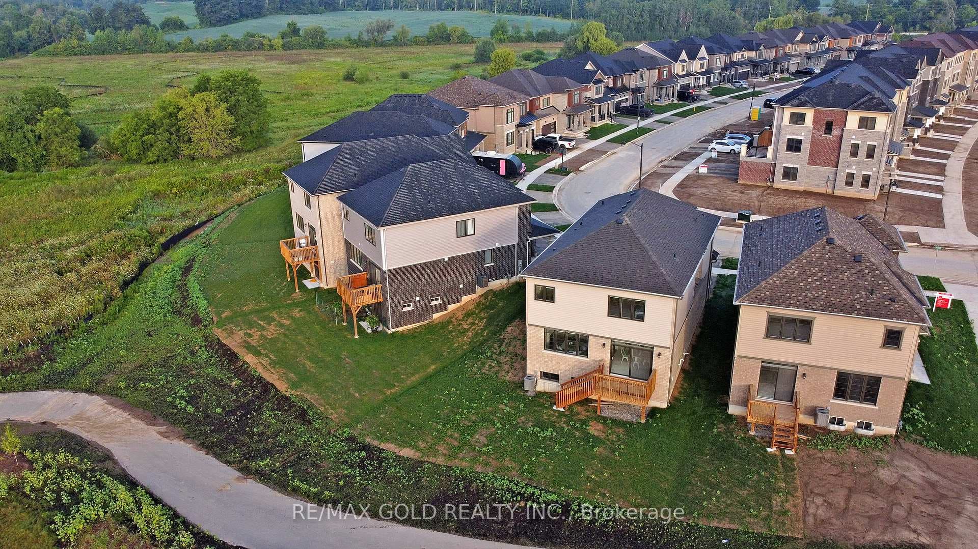 3 Bee Crescent photo 30