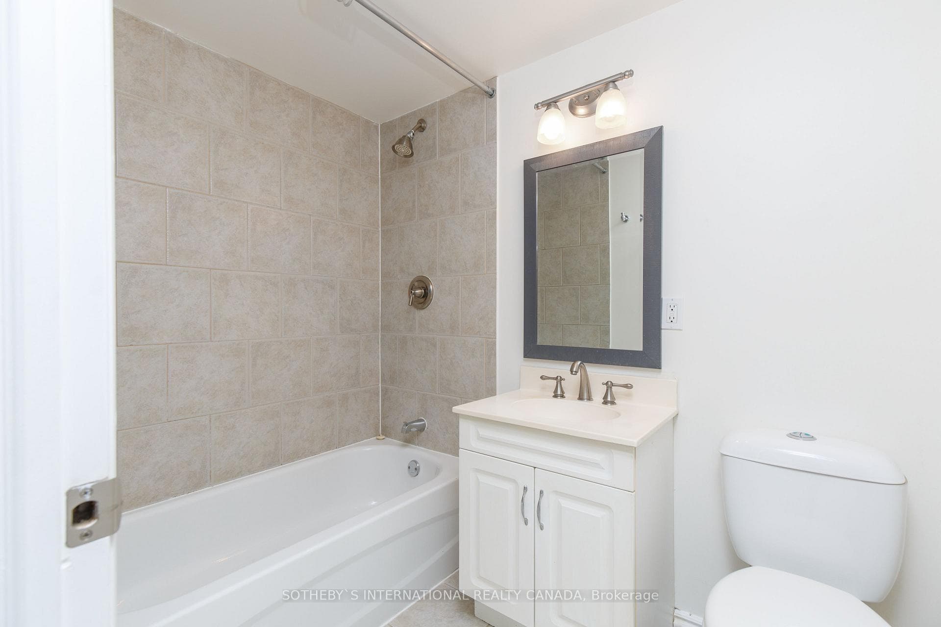 79 Heatherside Drive Unit Lower photo 8