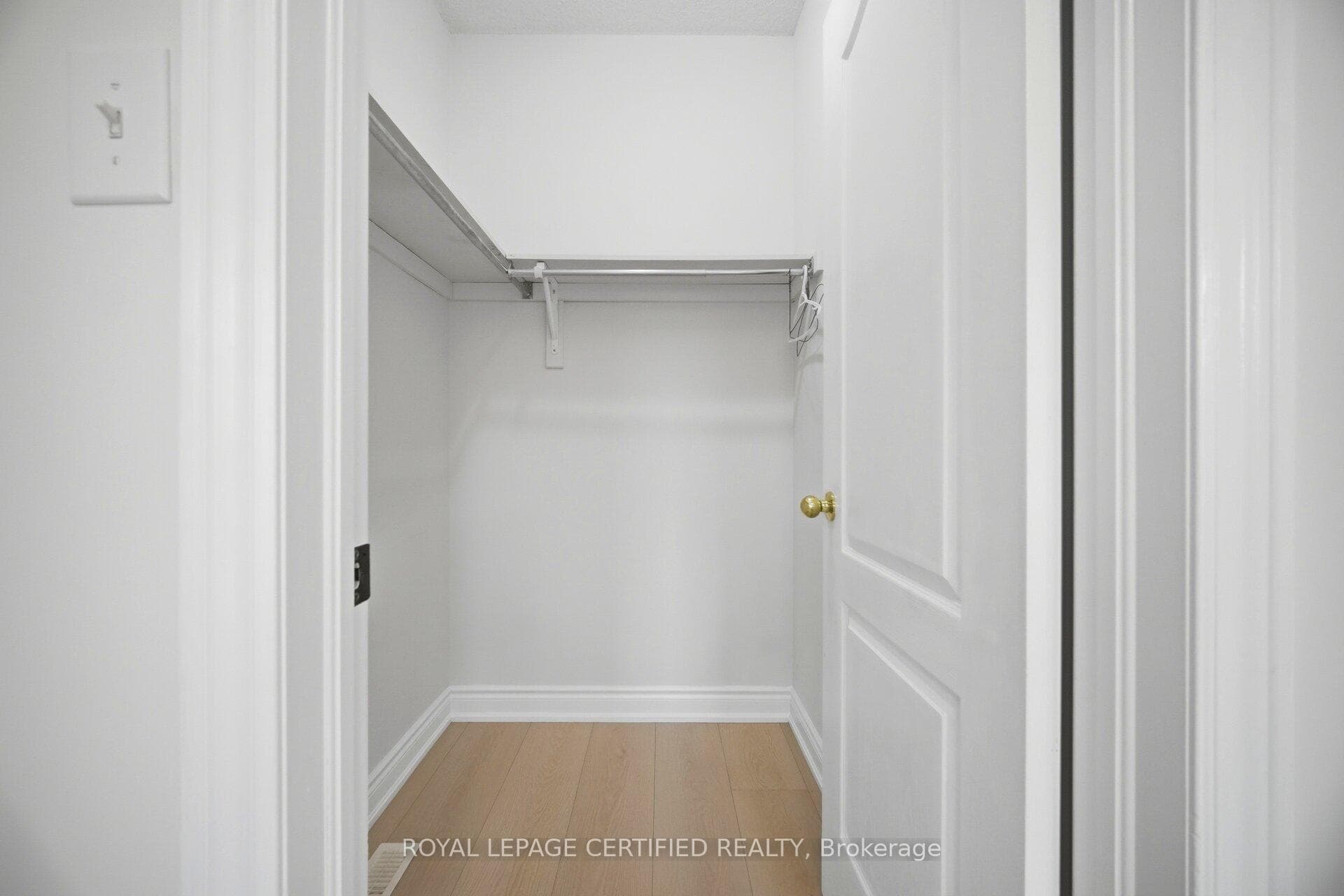 3302 Stoney Crescent photo 30