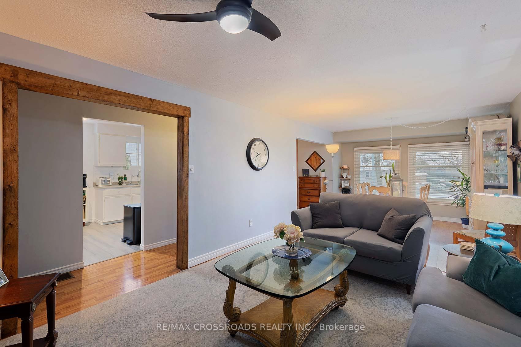 184 Collings Avenue photo 8