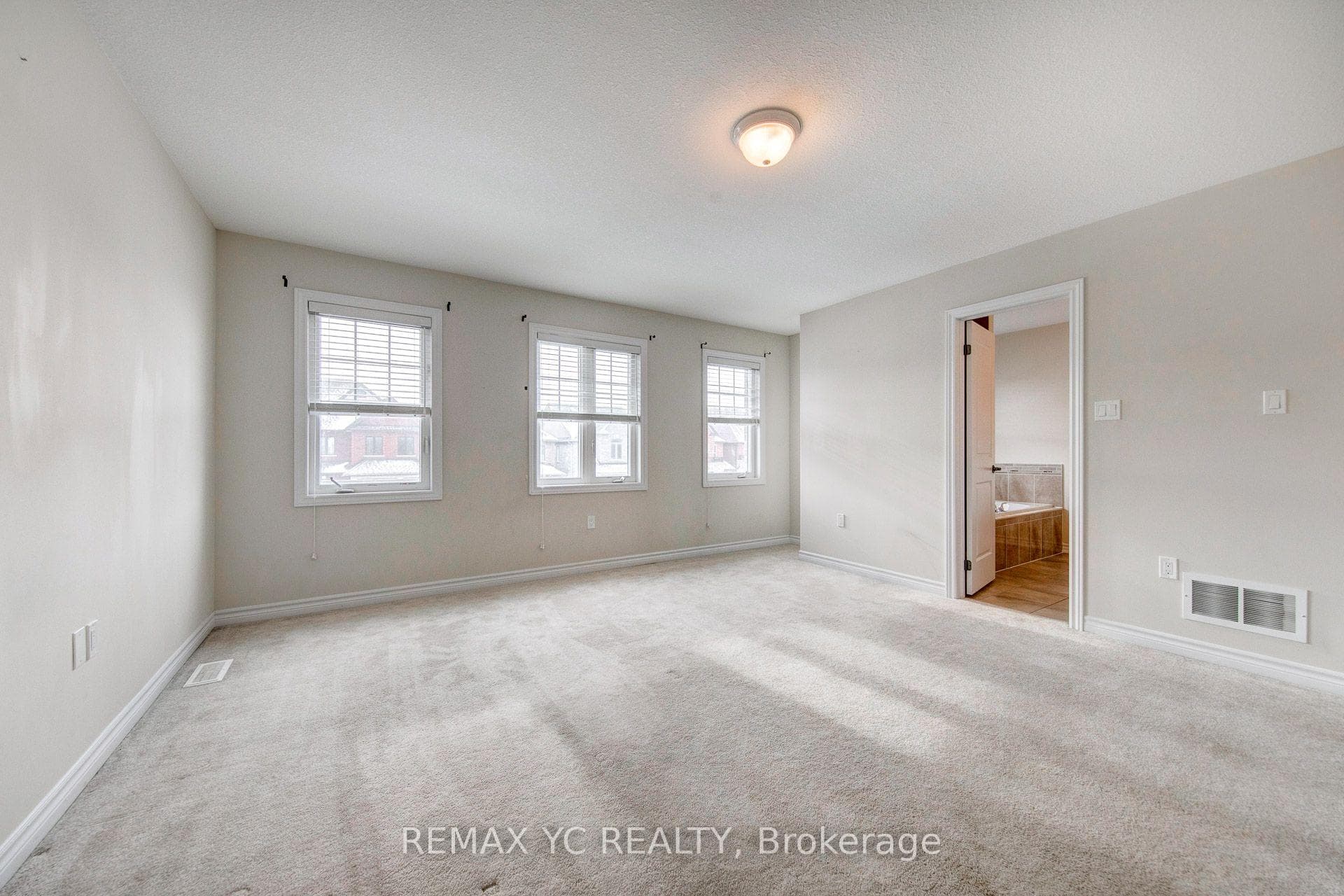 56 Walker Boulevard photo 21