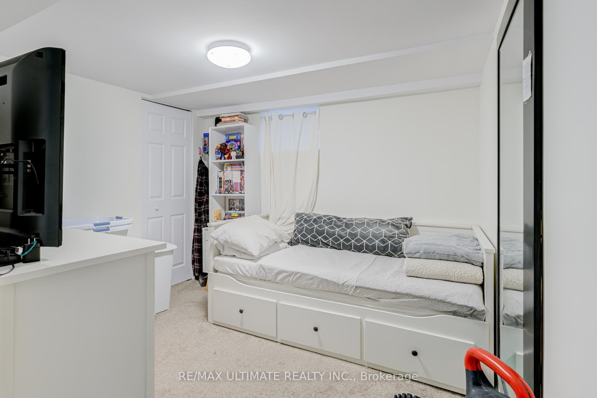 533 Kingston Road photo 22