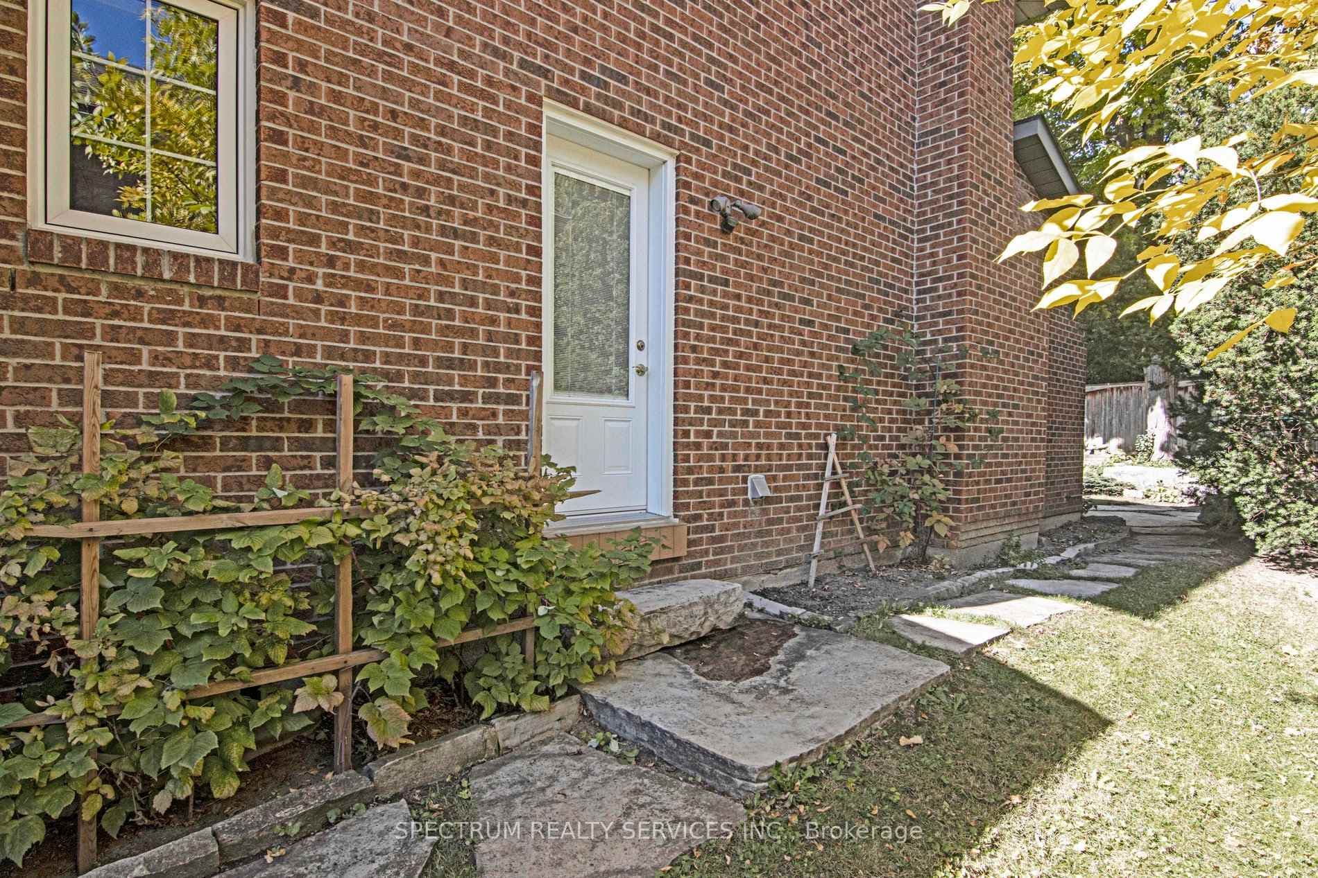 172 Charmaine Road photo 43