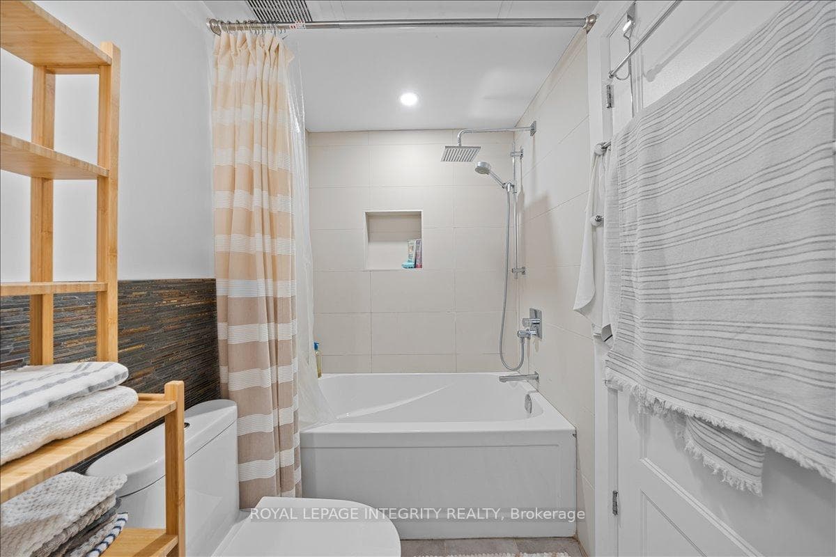 150 Greenfield Avenue Unit 204 photo 20
