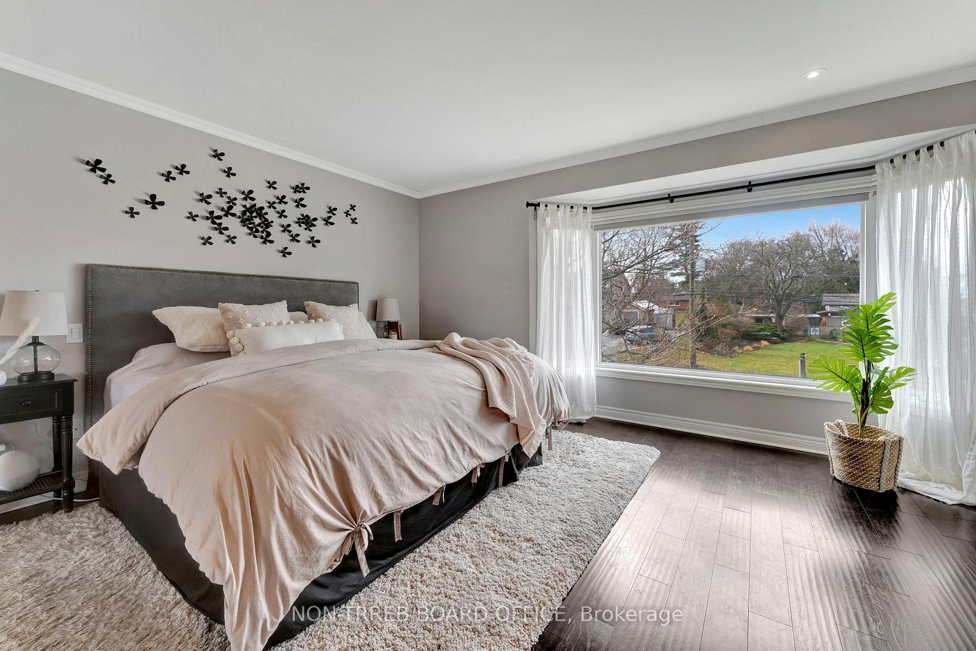 8398 Dickenson Road photo 12