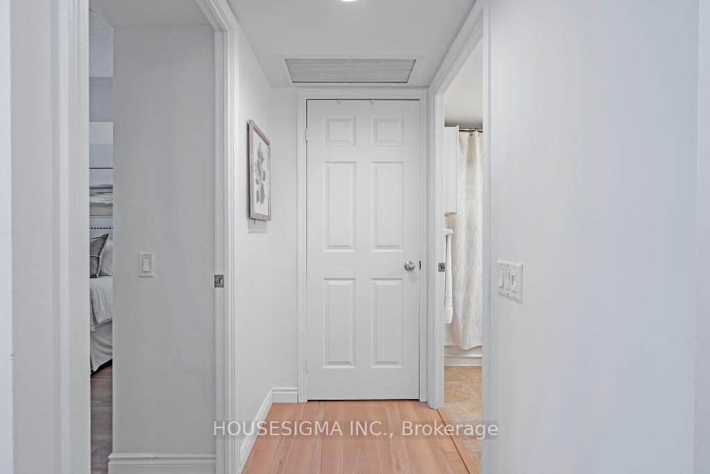 30 Harrison Garden Boulevard Unit 709 photo 23