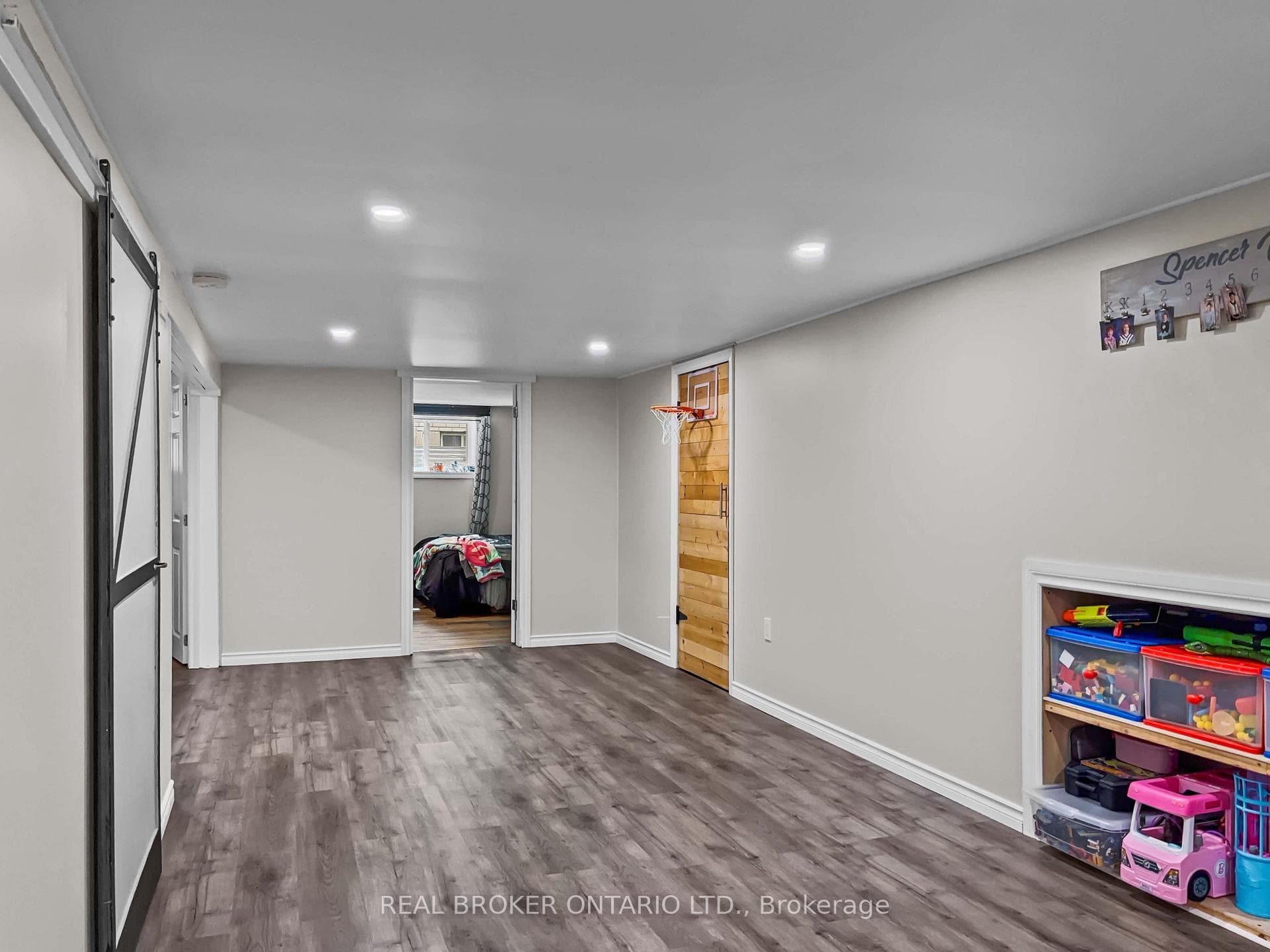 21 Richard Avenue photo 15
