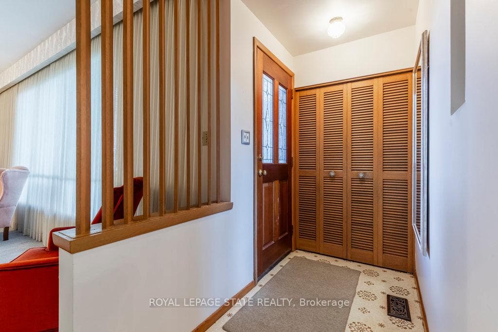 10 Vera Court photo 5