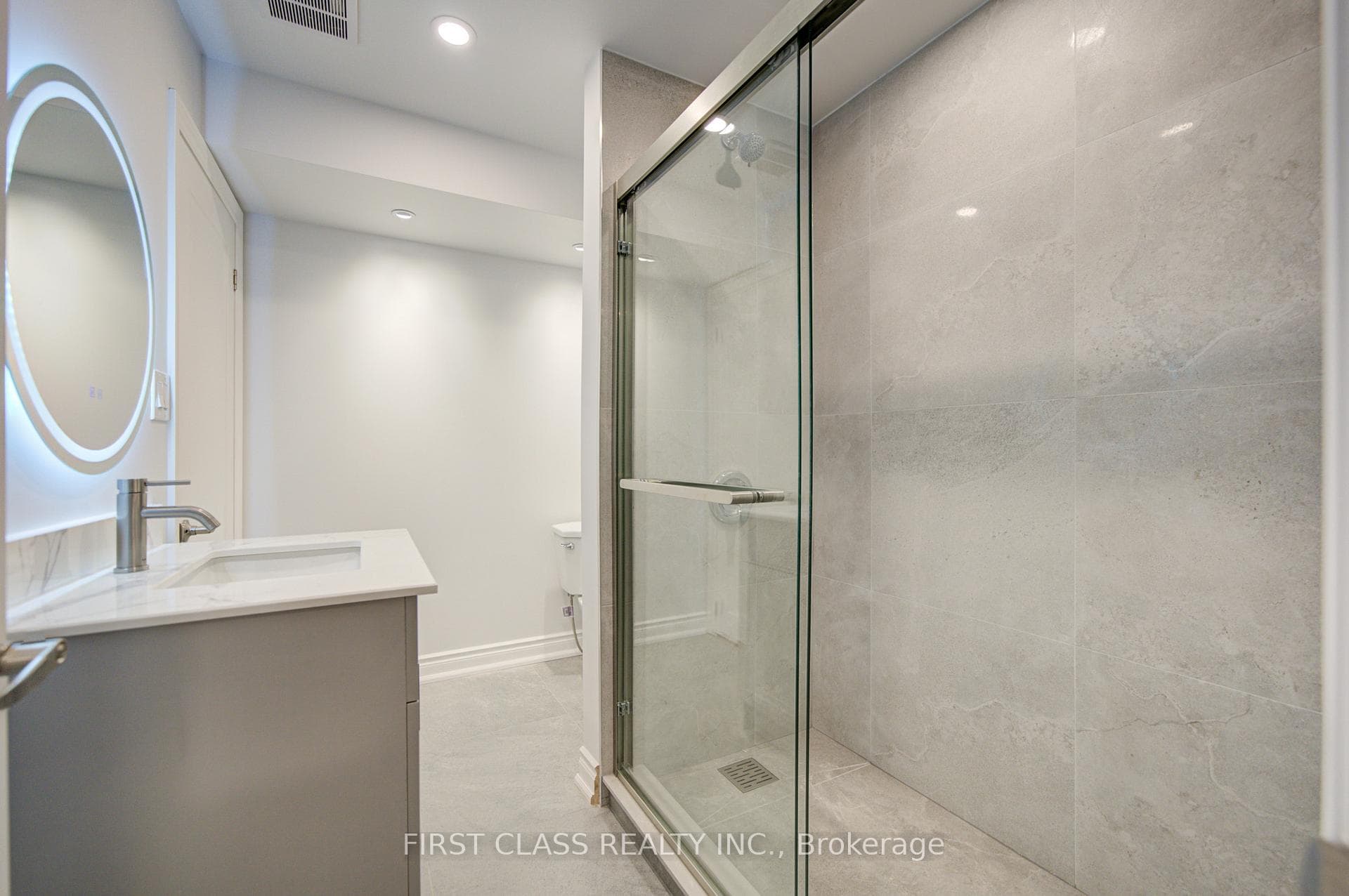 718 Peter Hall Drive photo 42