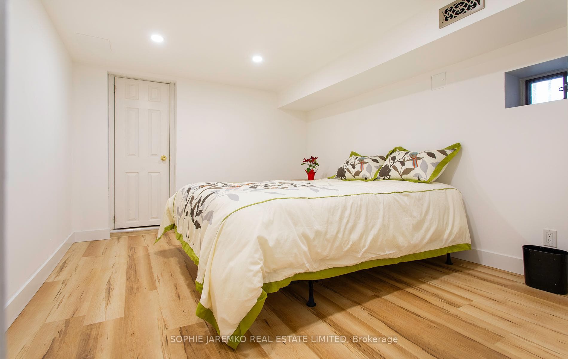 144 Eileen Avenue photo 36
